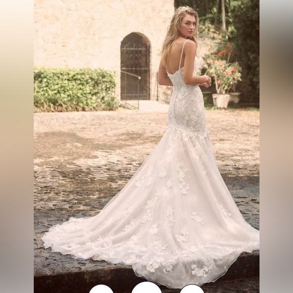 Joelle from Maggie Sottero NWT size 10 in wedding dress - Picture 3 of 12